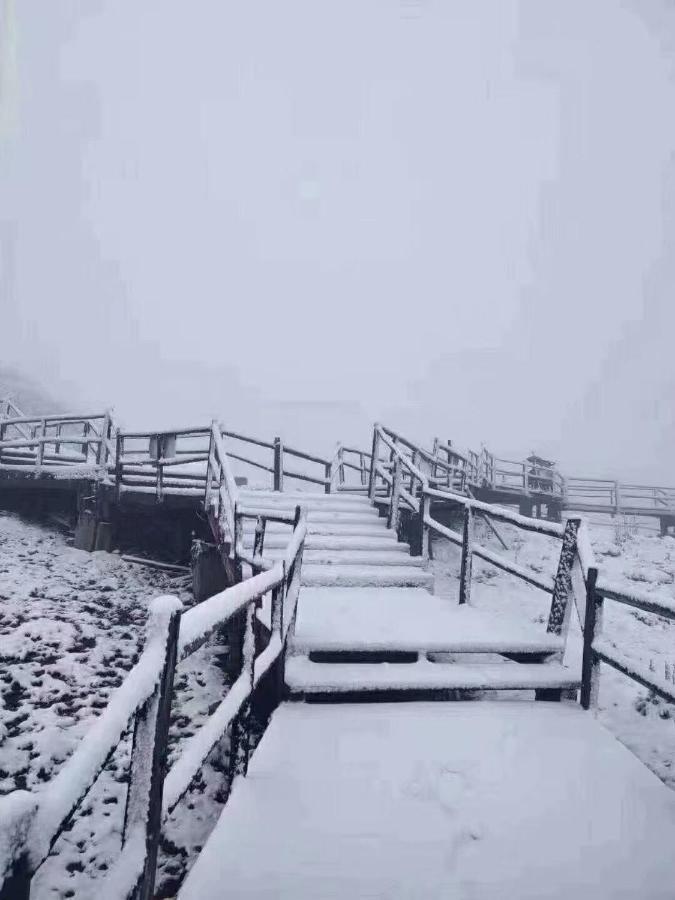 Aurora Hotel شانغريلا المظهر الخارجي الصورة
